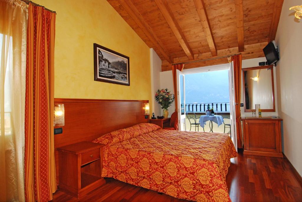 Postel nebo postele na pokoji v ubytování Albergo Ristorante Montebaldo