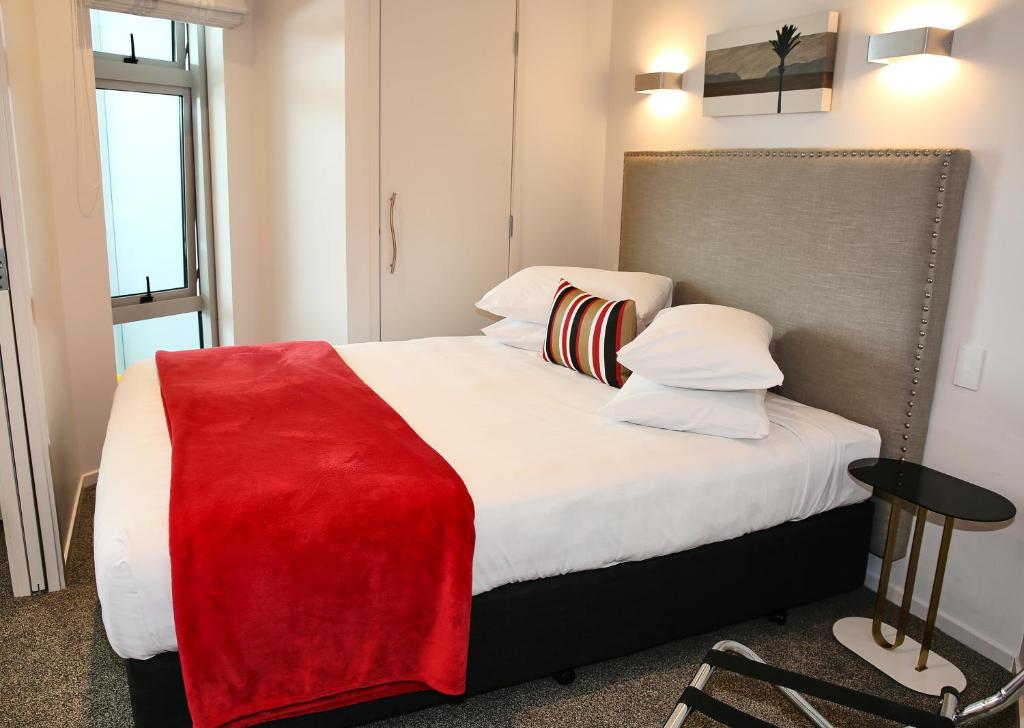 Voodi või voodid majutusasutuse Marsden Suites Nautilus Orewa toas