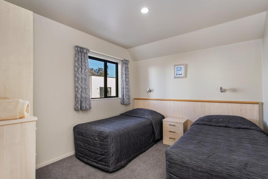 Postel nebo postele na pokoji v ubytování Kaikoura Gateway Motor Lodge