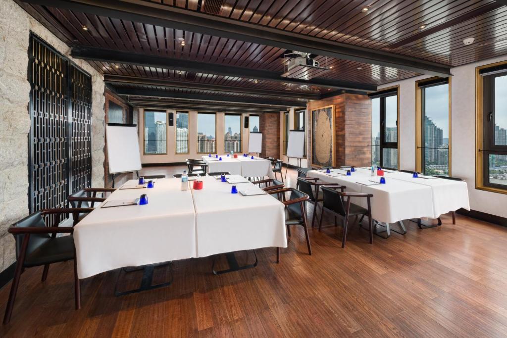 上海外滩英迪格酒店餐厅或其他用餐的地方