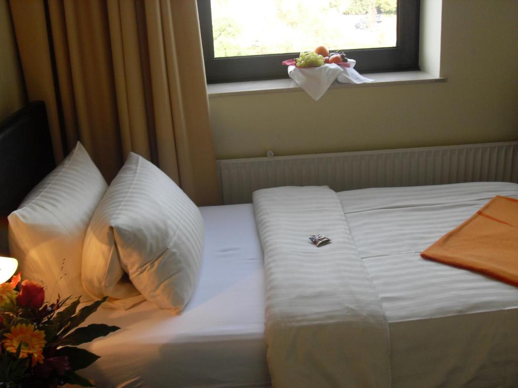 Postel nebo postele na pokoji v ubytování Hotel Brückentor