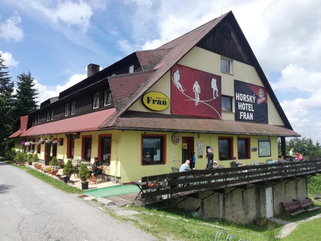 Budova, kde se hotel nachází