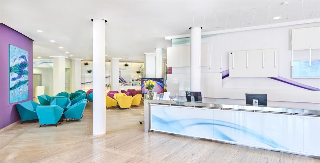 Bazén v ubytovaní Hotel Umag Plava Laguna alebo v jeho blízkosti