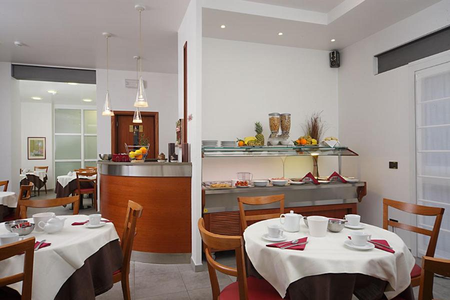 Nápoje v ubytování Hotel Paris