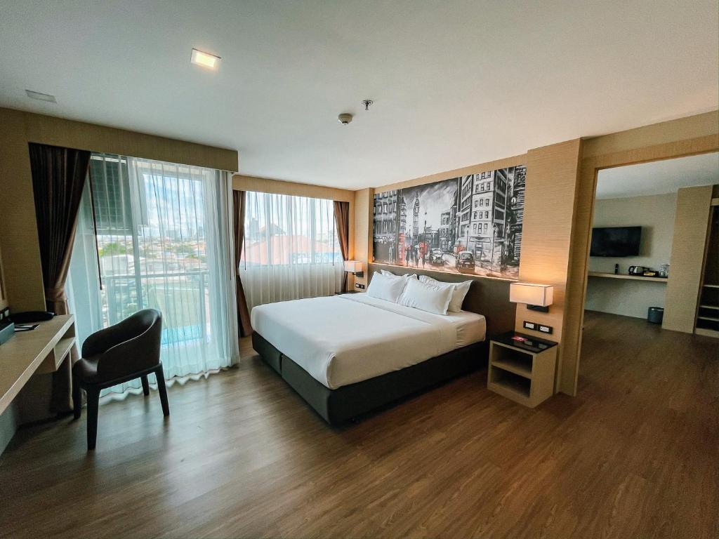Postel nebo postele na pokoji v ubytování GLOW Pattaya