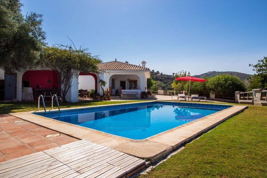 Villa La Higuera, swimmingpool, parking, sea views, Torrox ...