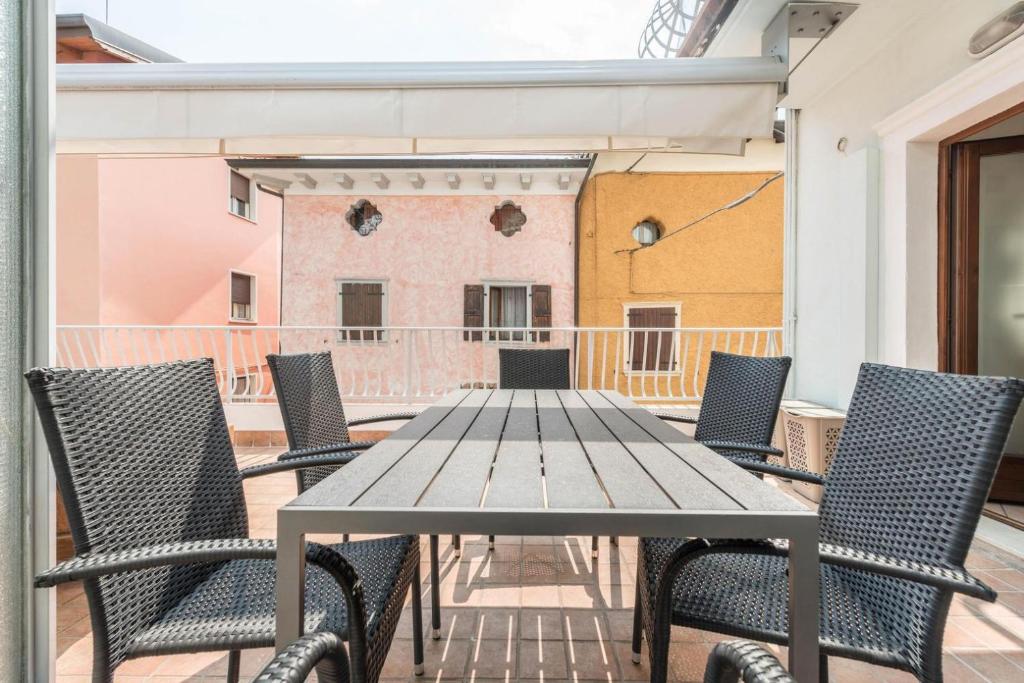 Fotografie z fotogalerie ubytování la casa del borgo con parcheggio v destinaci Malcesine