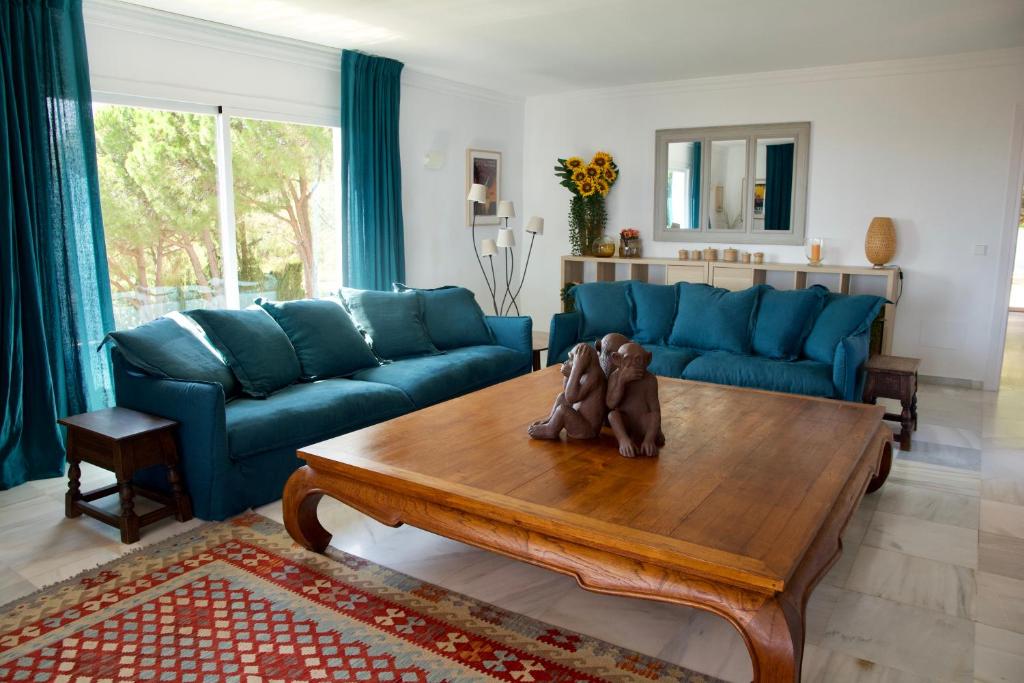 Posedenie v ubytovaní La Ciruela - Villa paisible jardin de 5000m2 piscine chauffée et vue sur mer