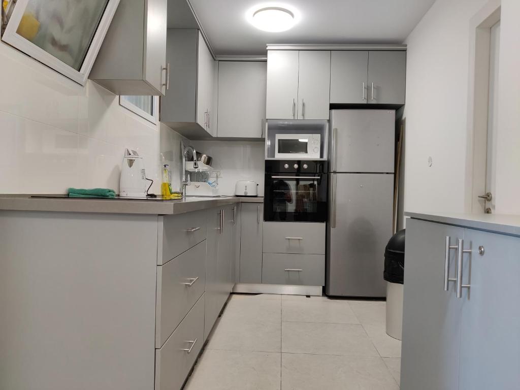 Kuchyň nebo kuchyňský kout v ubytování Dizengoff Penthouse Boutique Hostel