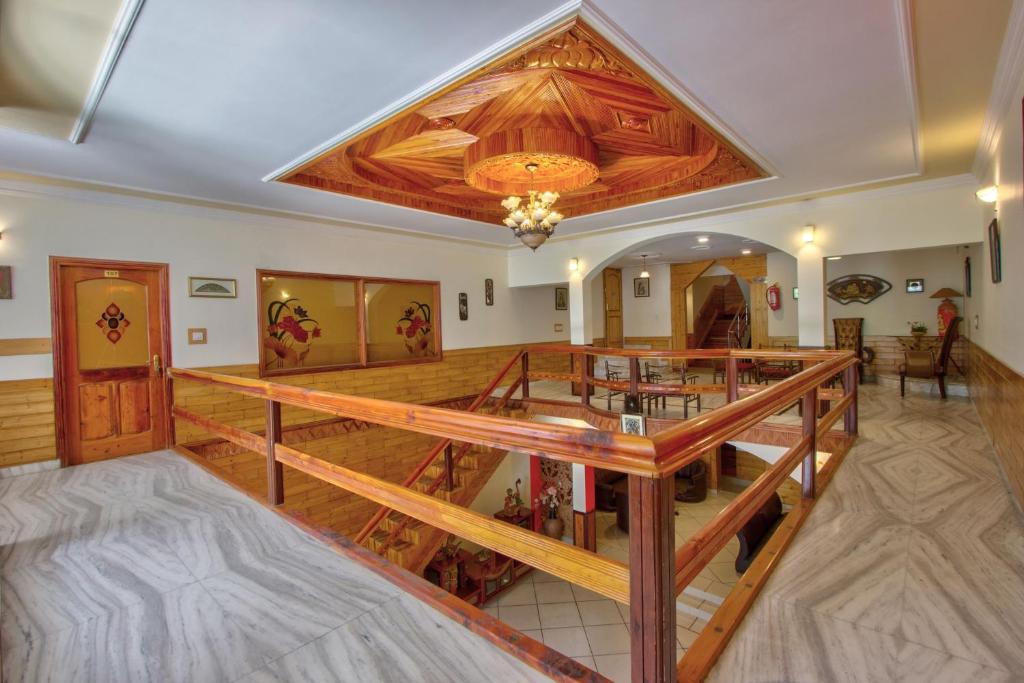 Postel nebo postele na pokoji v ubytování Woodstock Inn Manali
