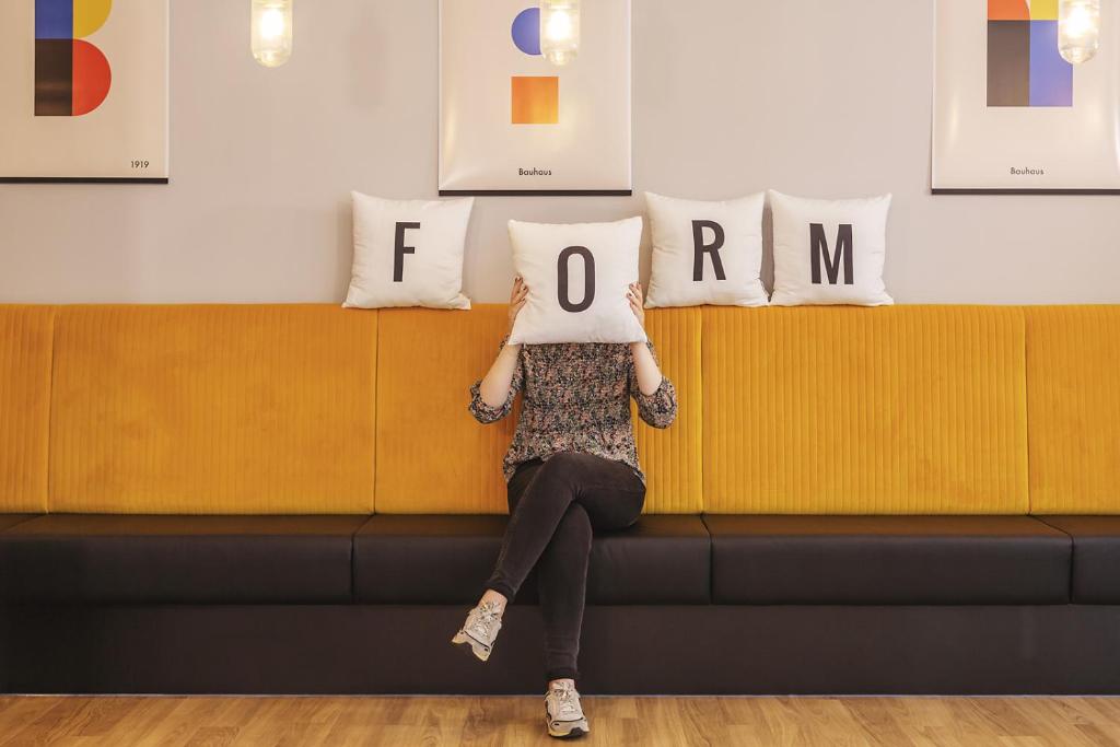 Holiday Inn - the niu, Form Stuttgart Feuerbach by IHG - Resim 14