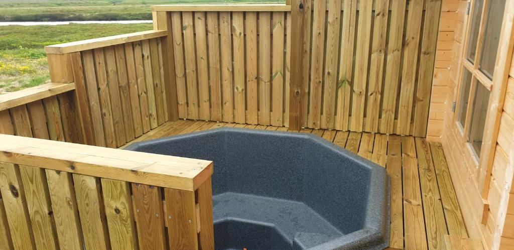 Fotografie z fotogalerie ubytování Hvammur 5 with private hot tub v destinaci Drangsnes