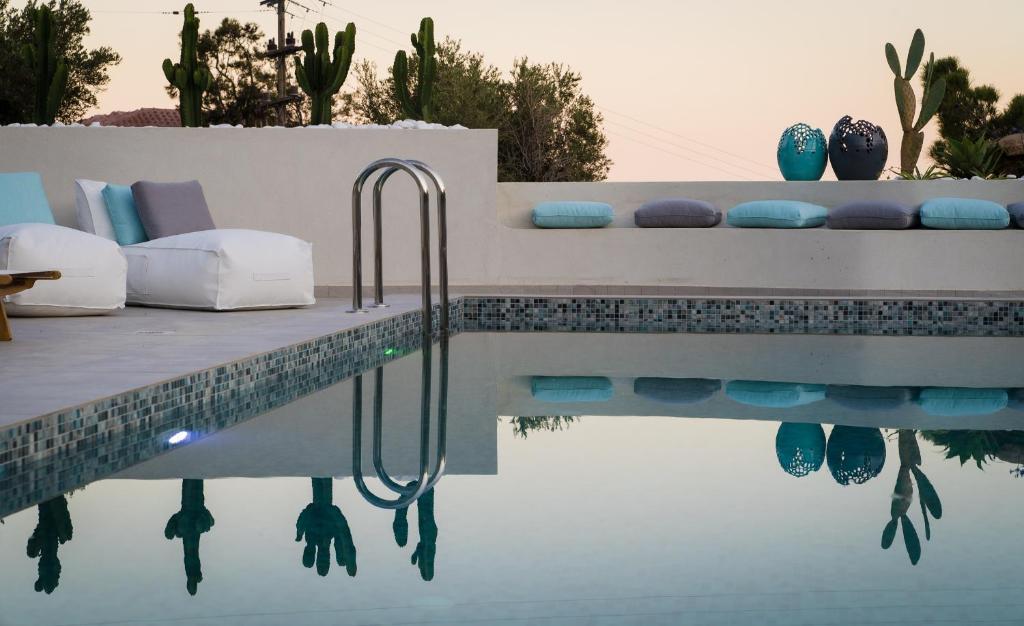Bazén v ubytování Pignolia Suites - Adults Only nebo v jeho okolí