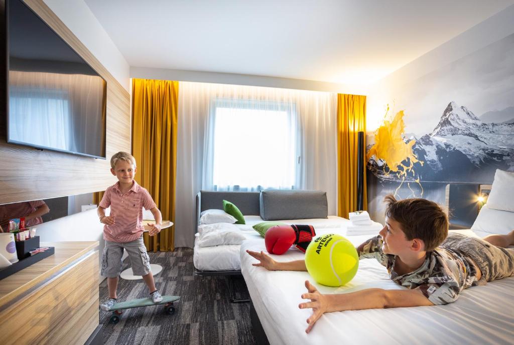 Postel nebo postele na pokoji v ubytování Novotel Annecy Centre