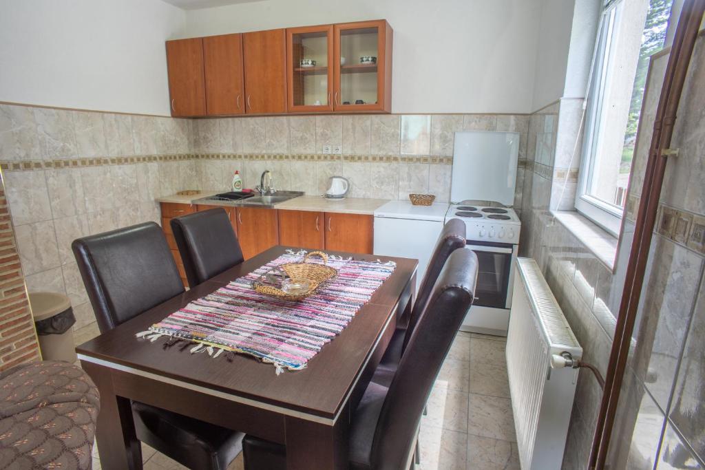 Kuchyň nebo kuchyňský kout v ubytování Apartments Dedeic