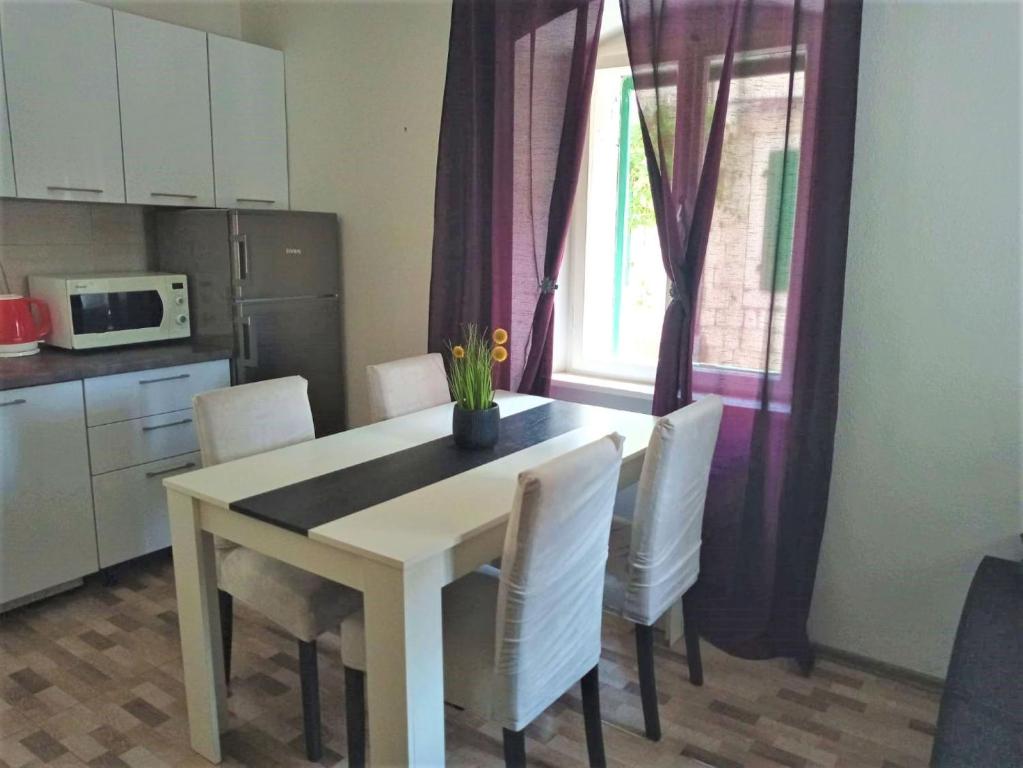 Kuchyňa alebo kuchynka v ubytovaní Apartment Karlito