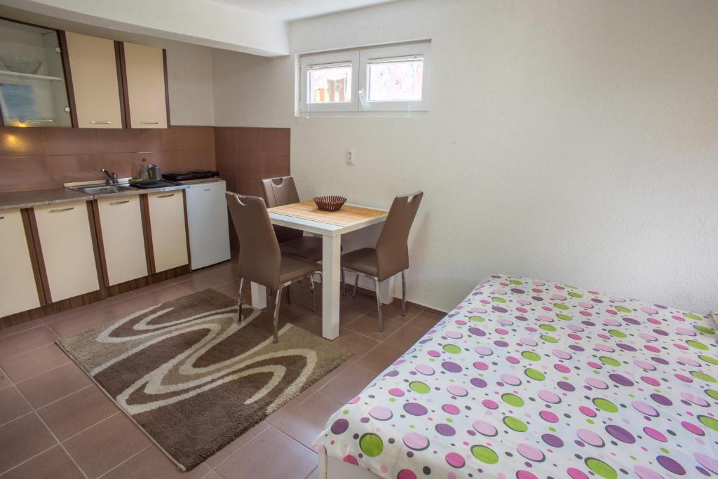 Kuchyň nebo kuchyňský kout v ubytování Apartments Dedeic