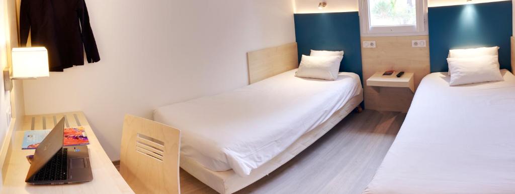 Llit o llits en una habitaci&oacute; de Kyriad Direct Perpignan - Aeroport