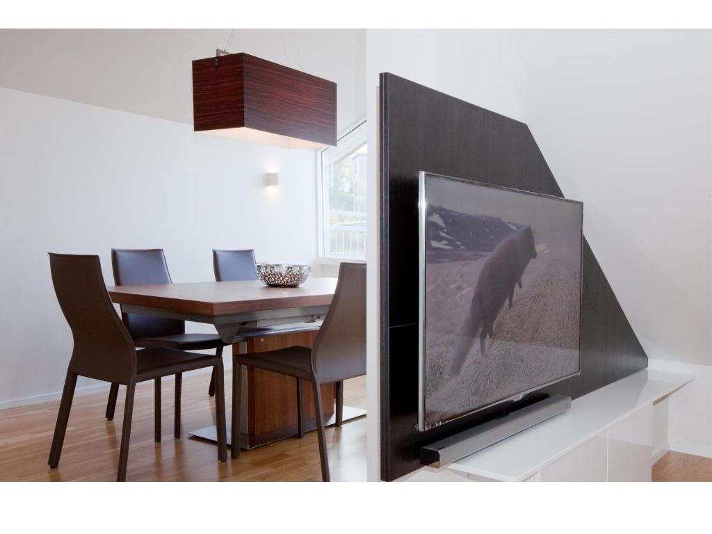 TV a/nebo společenská místnost v ubytování Torg Guest House