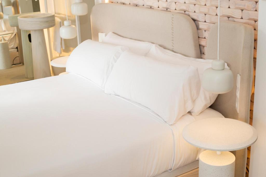Postel nebo postele na pokoji v ubytování Hotel Faro Lariño