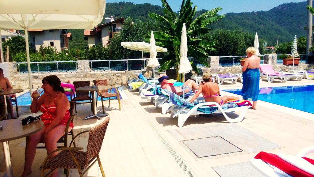 Nespecifikovaný výhled na hory nebo výhled na hory při pohledu z aparthotelu