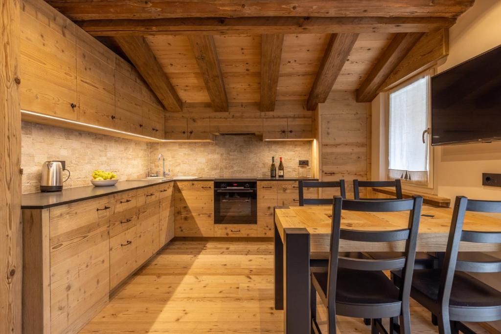 Kuchyň nebo kuchyňský kout v ubytování Lino Deluxe Suite