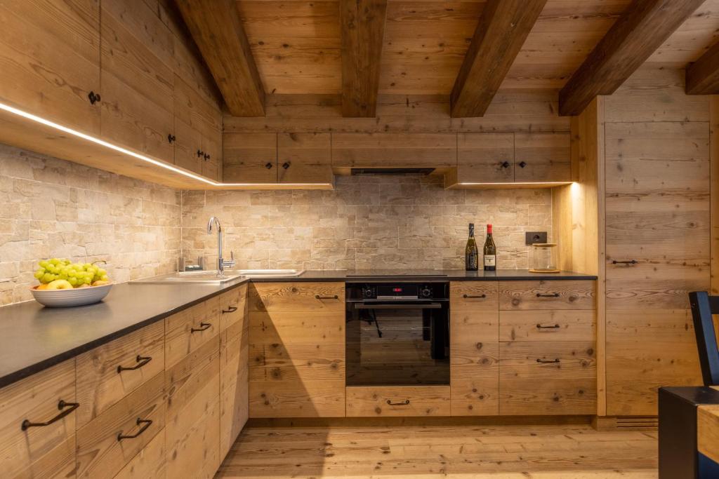 Kuchyň nebo kuchyňský kout v ubytování Lino Deluxe Suite