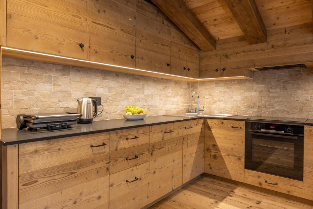 Kuchyň nebo kuchyňský kout v ubytování Lino Deluxe Suite