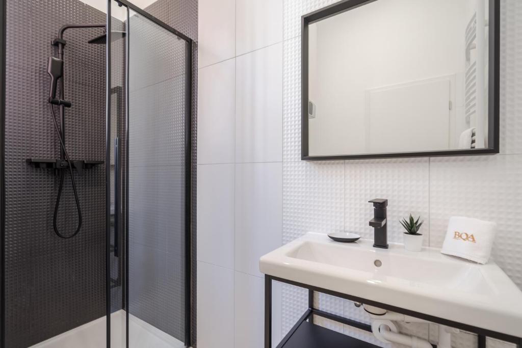Kúpeľňa v ubytovaní A13- Boutique Apartments, Best Location, by BQA