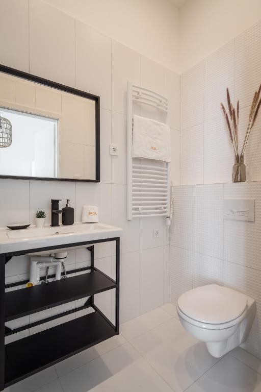 Kúpeľňa v ubytovaní A13- Boutique Apartments, Best Location, by BQA