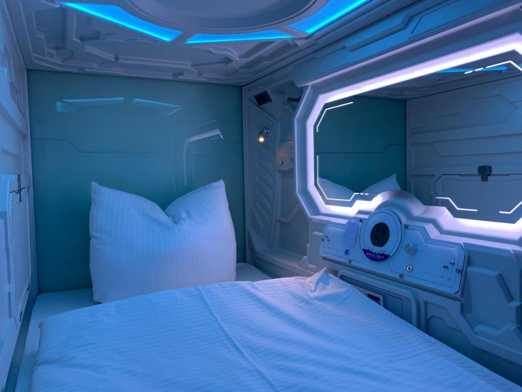 Space Night Capsule Hostel Berlin, Juli 2021