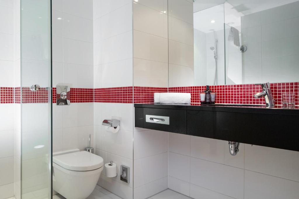 Koupelna v ubytování OREA Hotel Angelo Praha