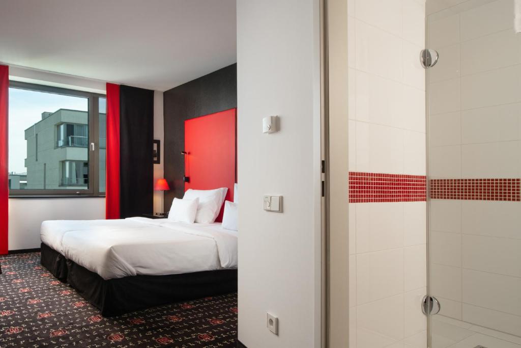 Postel nebo postele na pokoji v ubytování OREA Hotel Angelo Praha