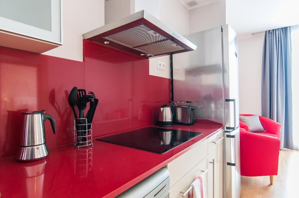 Kuchyňa alebo kuchynka v ubytovaní Pelayo Deluxe Apartments