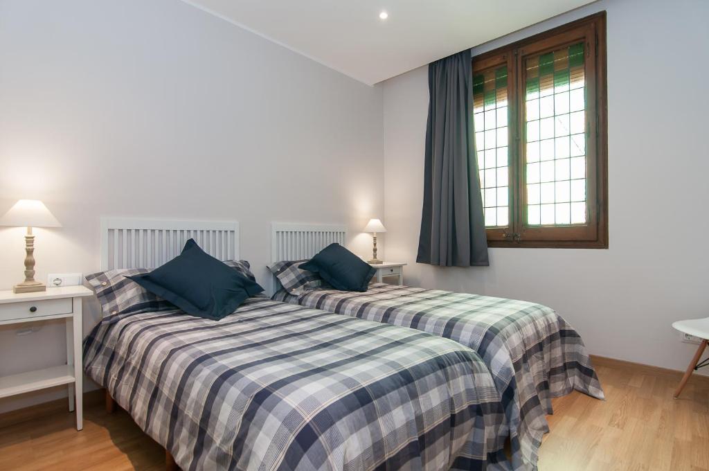 Posteľ alebo postele v izbe v ubytovaní Pelayo Deluxe Apartments