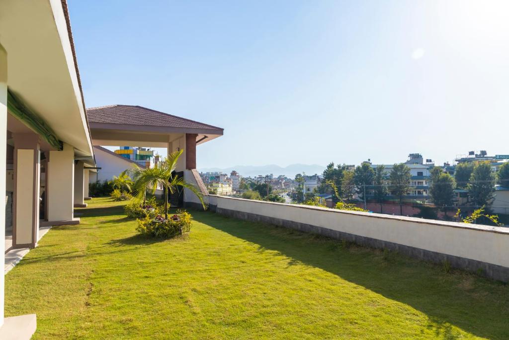 Aed väljaspool majutusasutust Hotel Ananda Pashupati