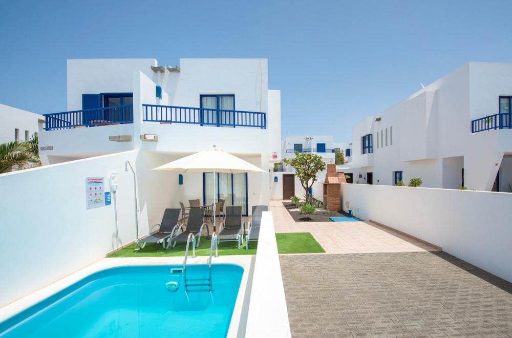 The swimming pool at or close to Casa Tacande