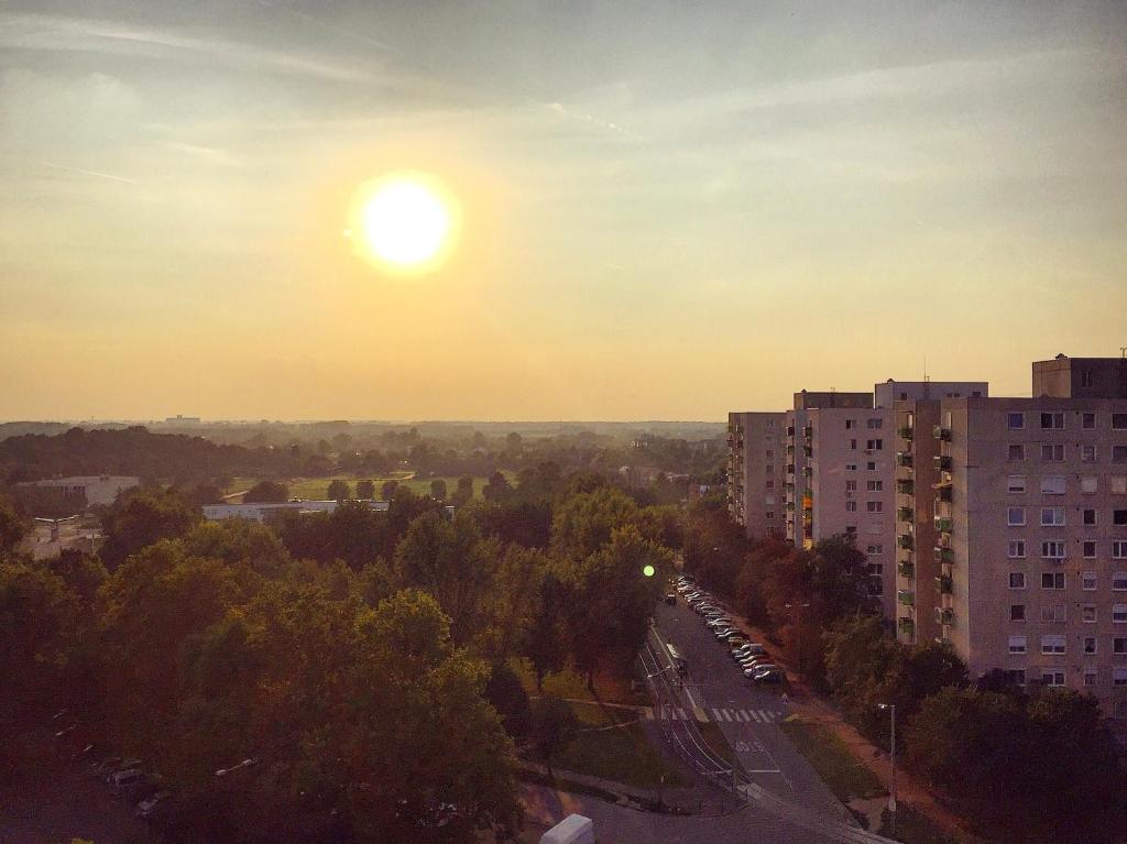 Pohľad na východ alebo západ slnka z apartmánu alebo blízkeho okolia