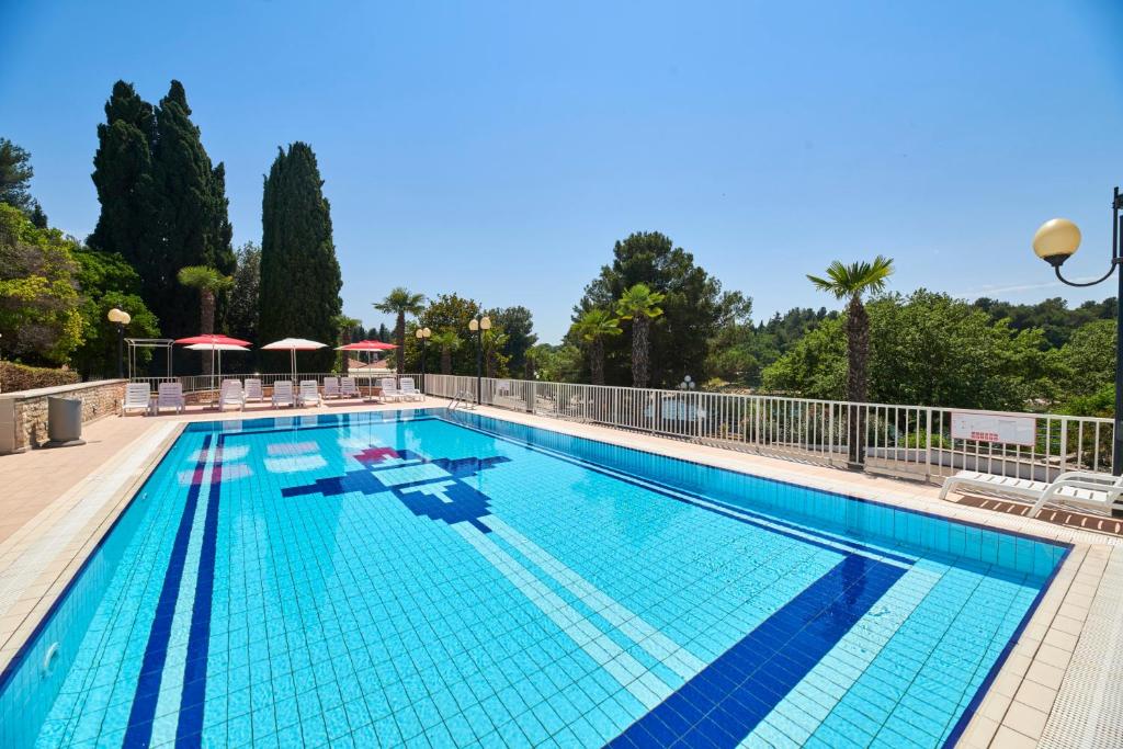 a swimming pool at a hotel with at Hotel Zorna Plava Laguna in Poreč