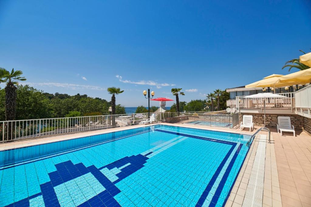 a large swimming pool on a resort at Hotel Zorna Plava Laguna in Poreč