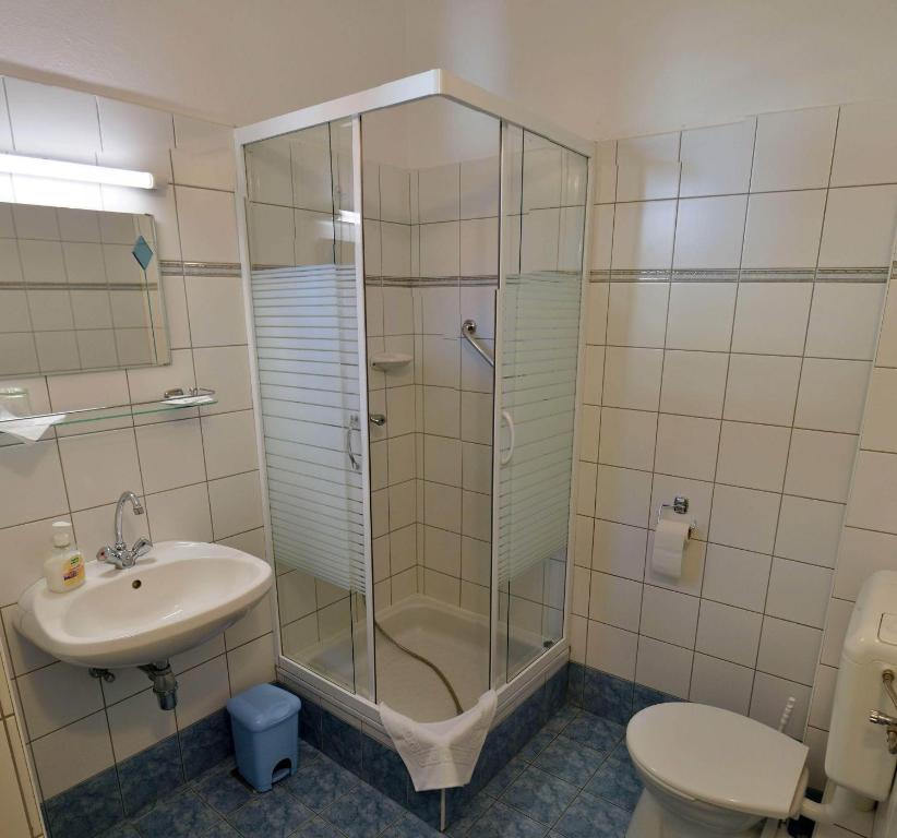 Koupelna v ubytování Corvin Hotel