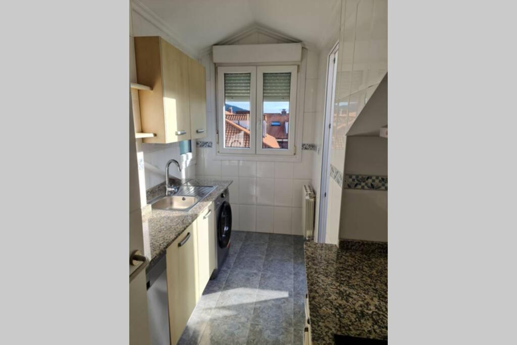 Kuchyňa alebo kuchynka v ubytovaní Apartamento nuevo en El Astillero