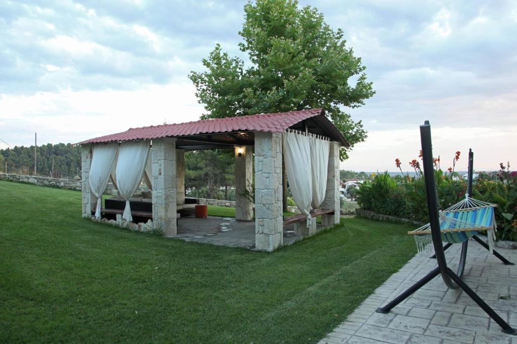Vonkajšia záhrada v ubytovaní Panorama Siviris