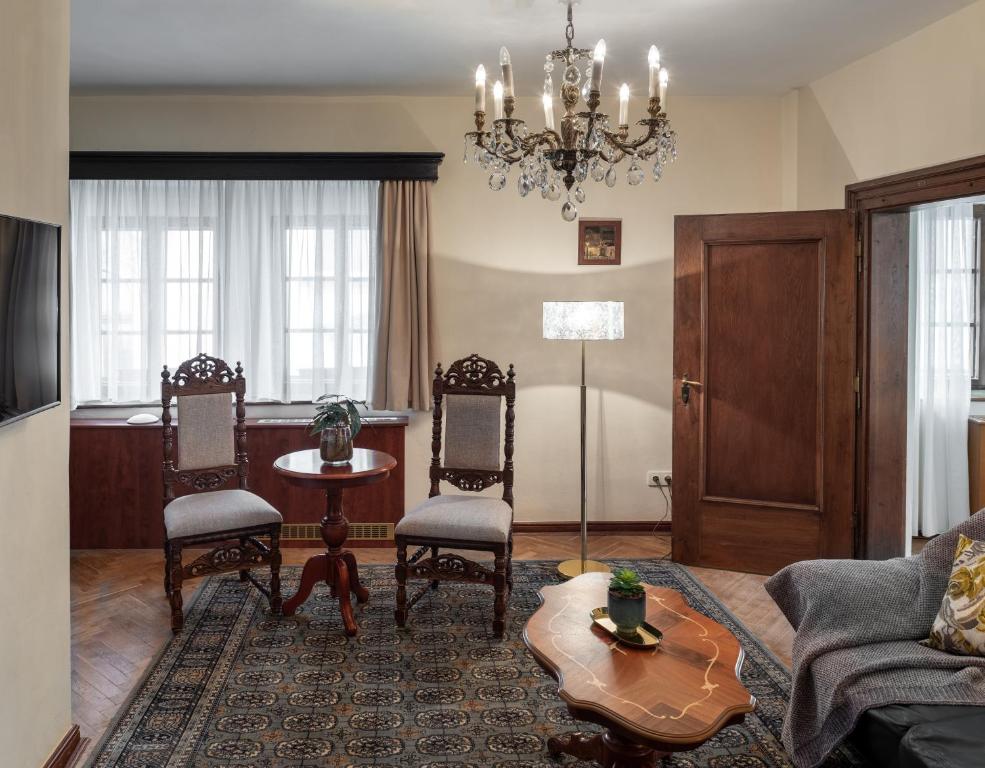 Posezení v ubytování Hotel Aurus by Adrez