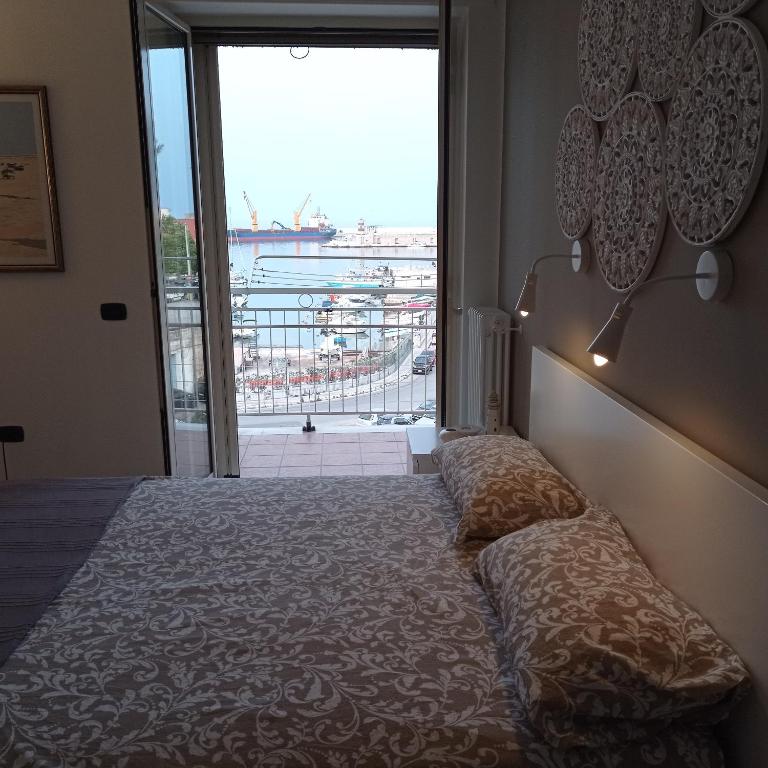 Posteľ alebo postele v izbe v ubytovaní Monopoli guest house BA07203091000019440