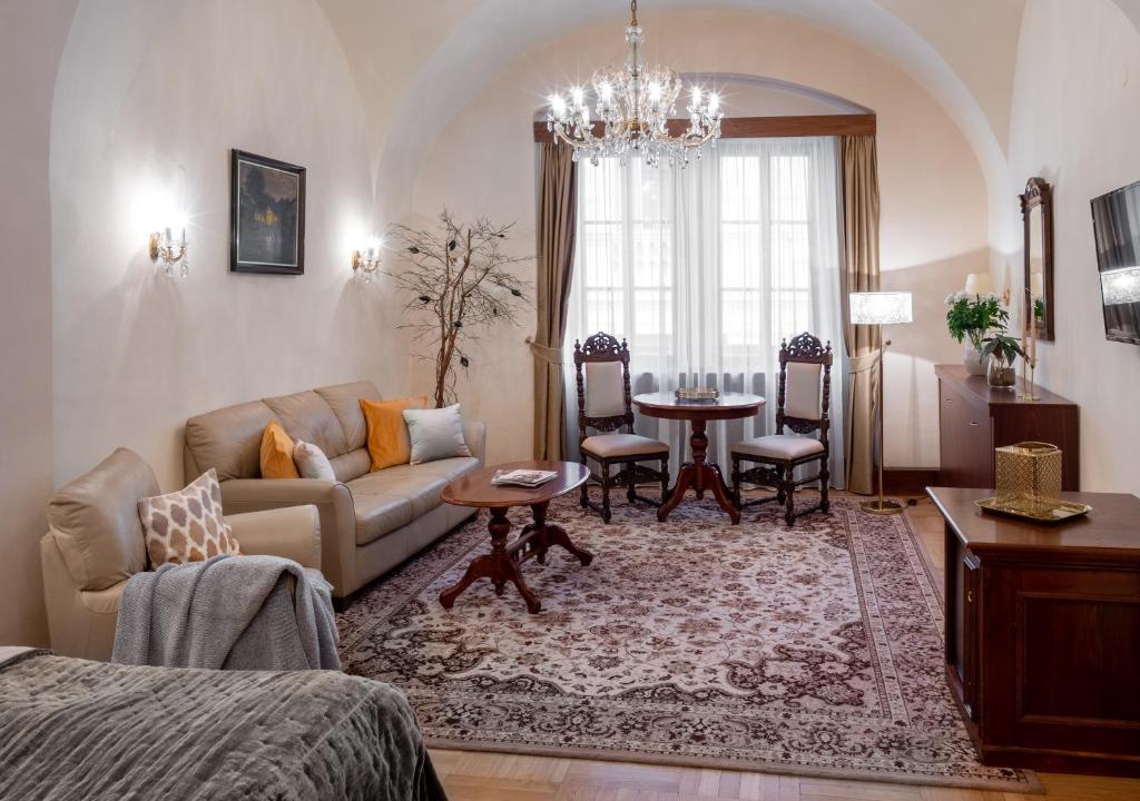 Posezení v ubytování Hotel Aurus by Adrez