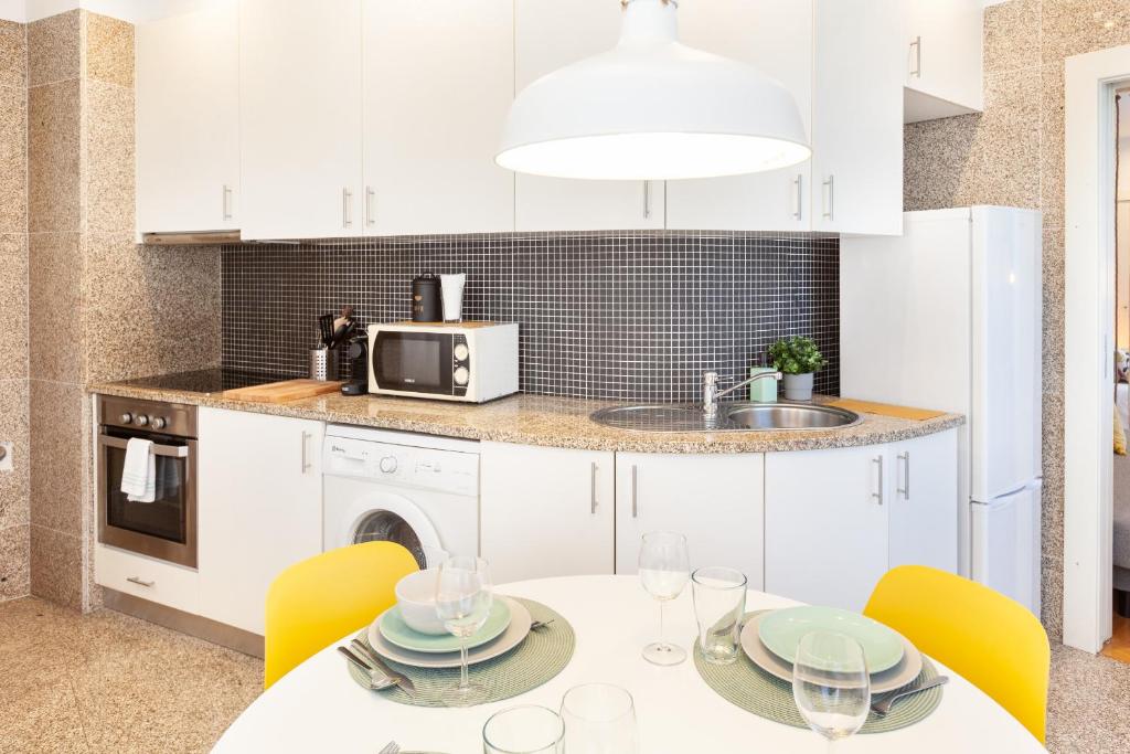 Kuchyň nebo kuchyňský kout v ubytování D&S - Ribeira Premium Apartments