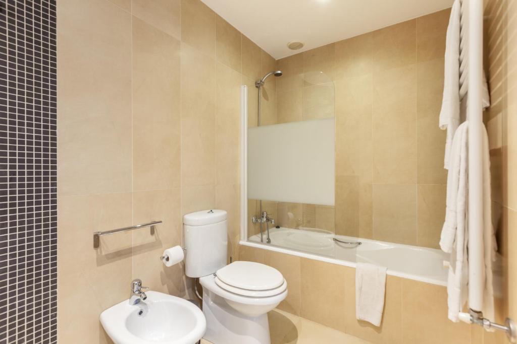 Koupelna v ubytování D&S - Ribeira Premium Apartments