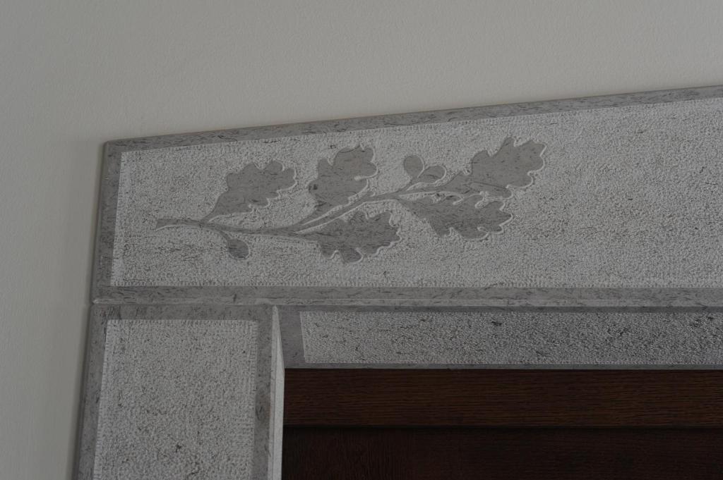 a stone wall with a painting of flowers on it at Hotel & Restaurant Pahor in Doberdò del Lago