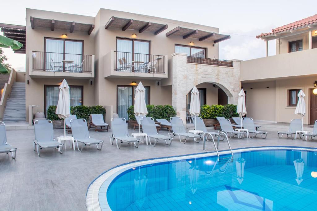 Bazén v ubytování Lazaros Hotel Resort nebo v jeho okolí